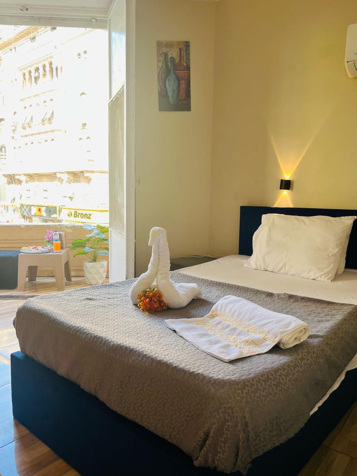 Downtown Revento Hostal *